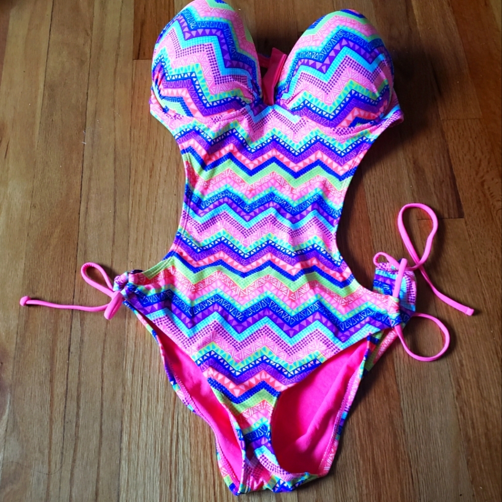 Joe Boxer Large Colorful Zigzag One-Piece Monokini Swimsuit NWOT